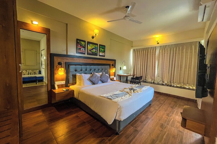 Room 28 of 93
