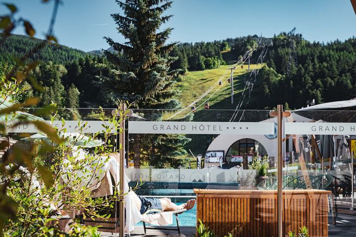 Hotel Pool