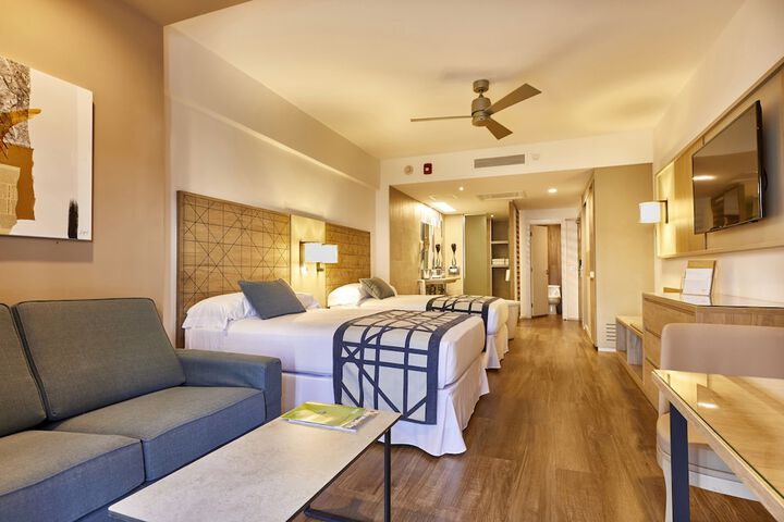 Room 6 of 120