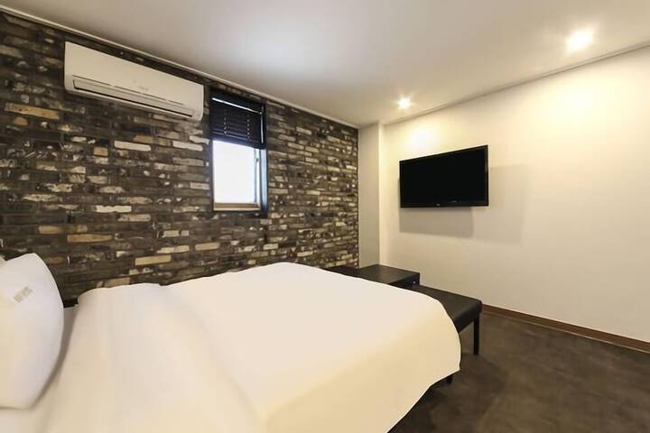 Room 34 of 53