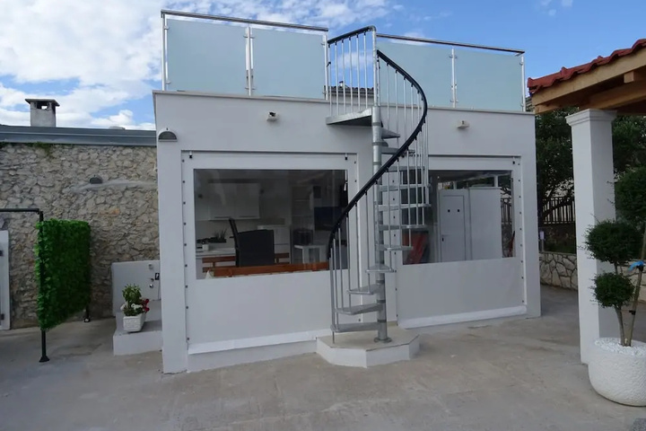 House Tihomir