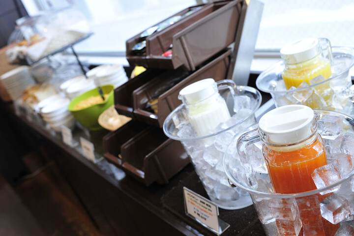 Breakfast/Coffee Service 28 of 47