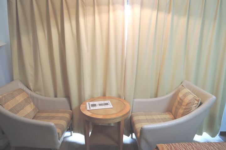 Room 27 of 100