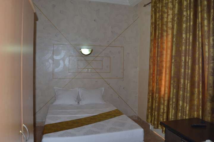 Room 4 of 5
