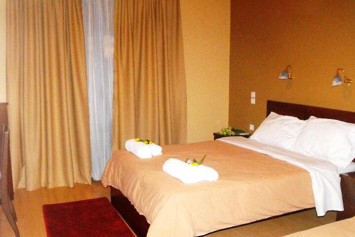 Room 4 of 5