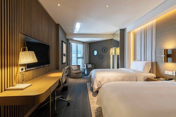 Room 42 of 170