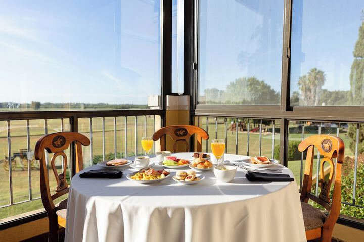 Breakfast/Coffee Service 29 of 40
