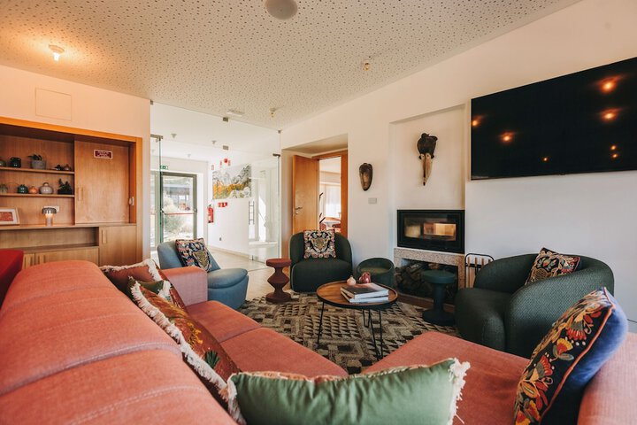 Lounge 130 of 181