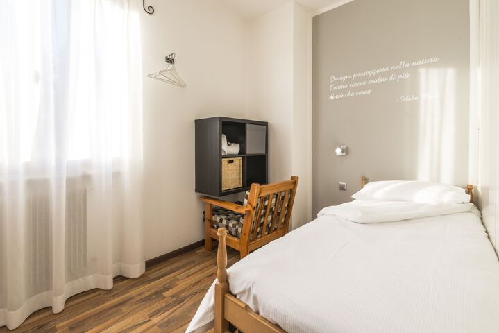 Room 9 of 11