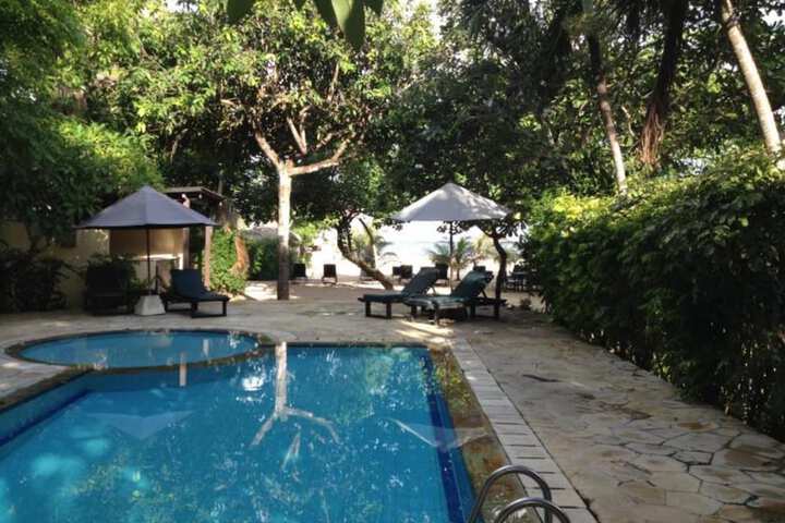 Hotel with Pool