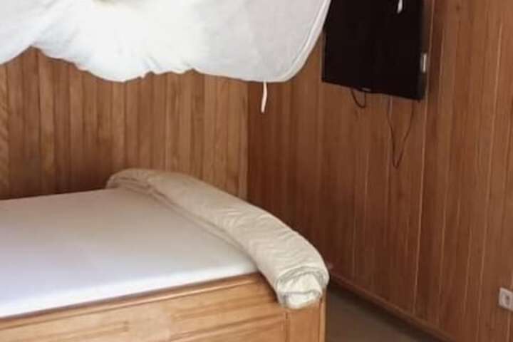 Room 6 of 33