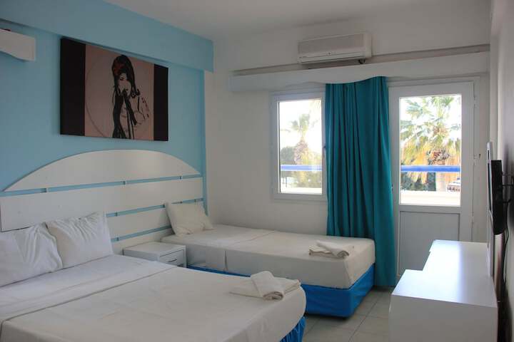 Room 12 of 38
