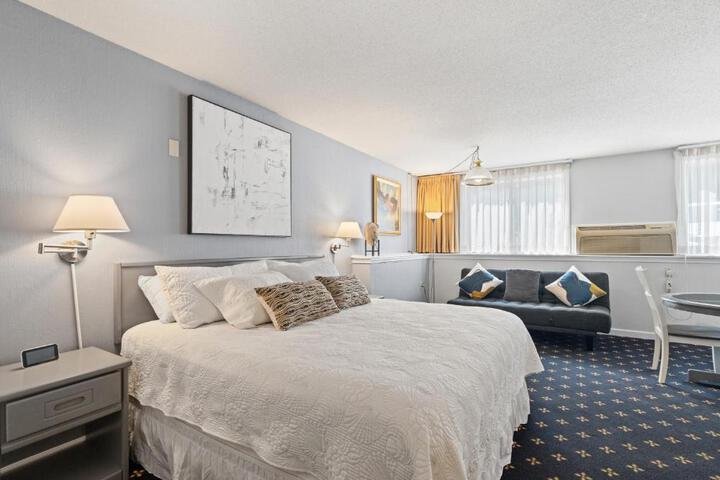 Studio King Size Bed (1 of 5)