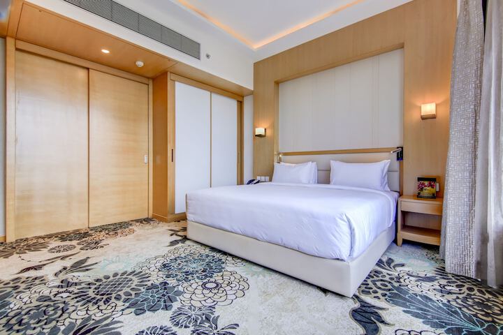 Room 34 of 140