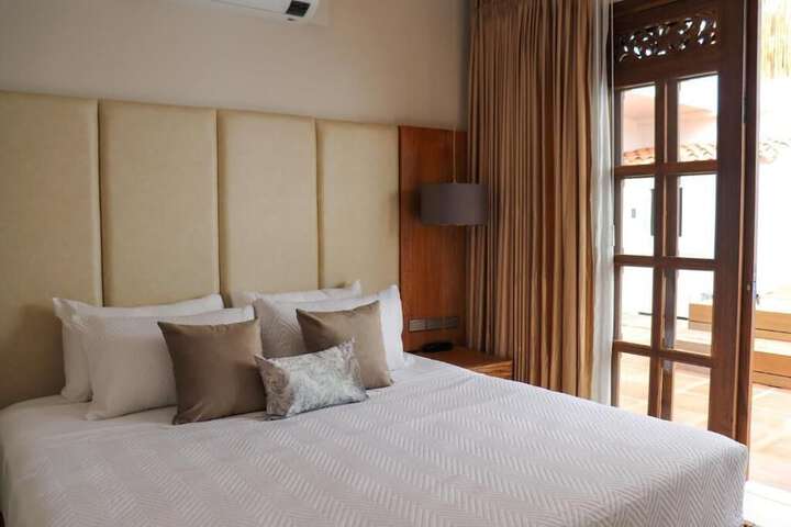 Room 6 of 18