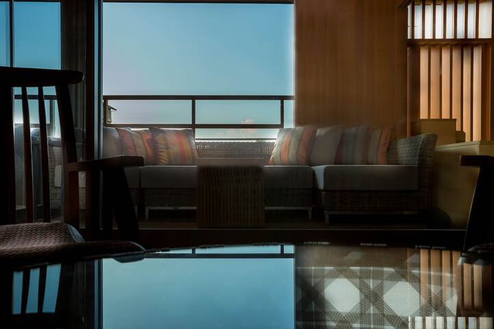 Room 27 of 107