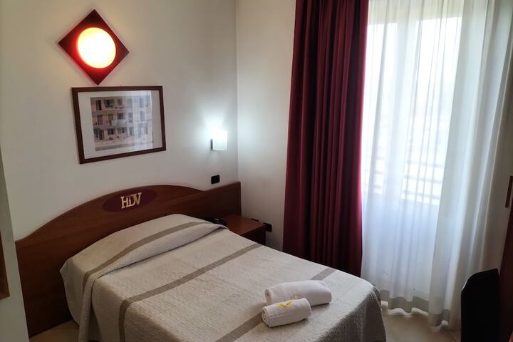 Room 3 of 15