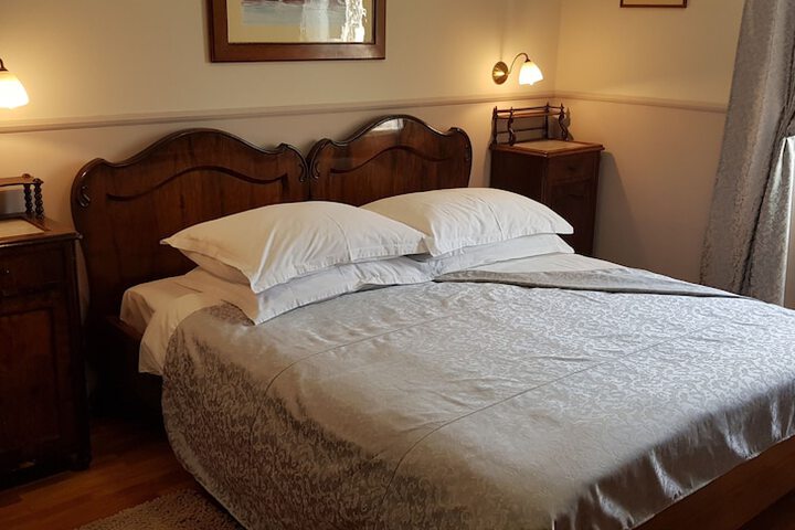 Room 9 of 33