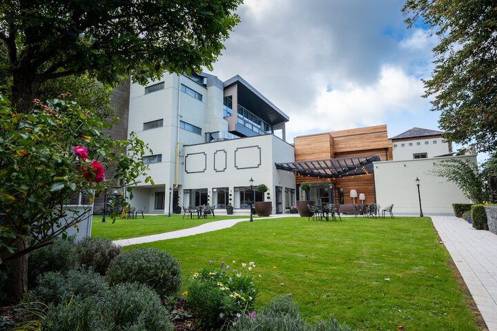Hotel Exterior 40 of 42