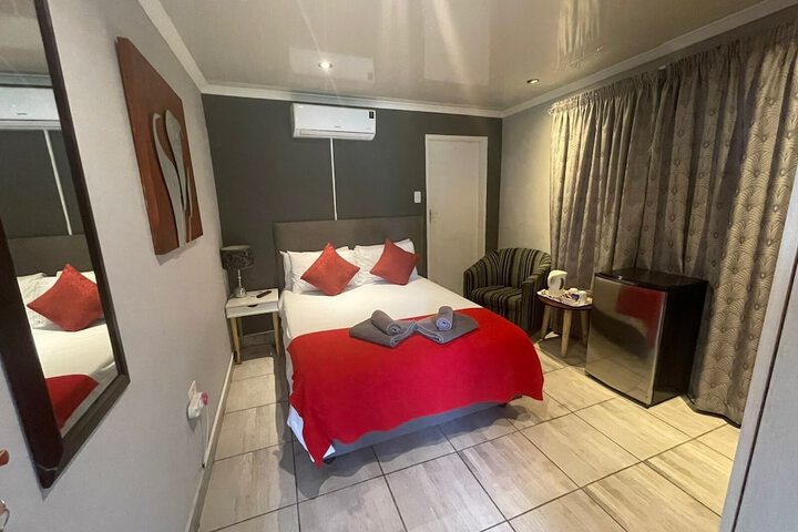 Room 15 of 77