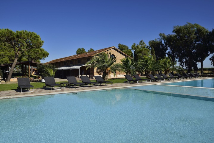 Hotel with Pool