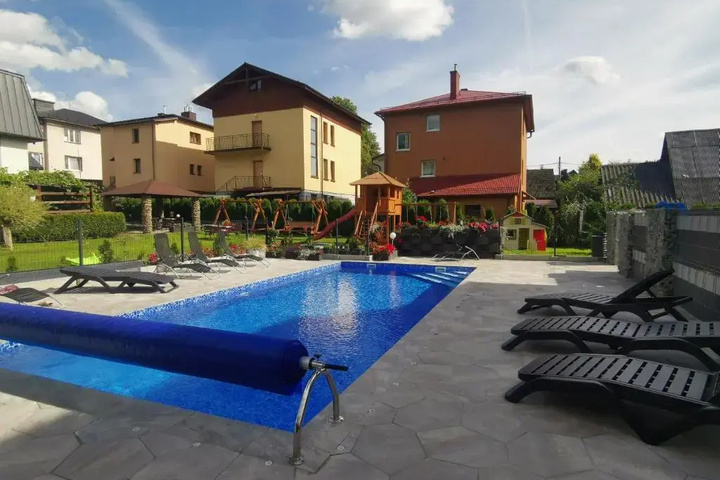 Pool 11 of 20