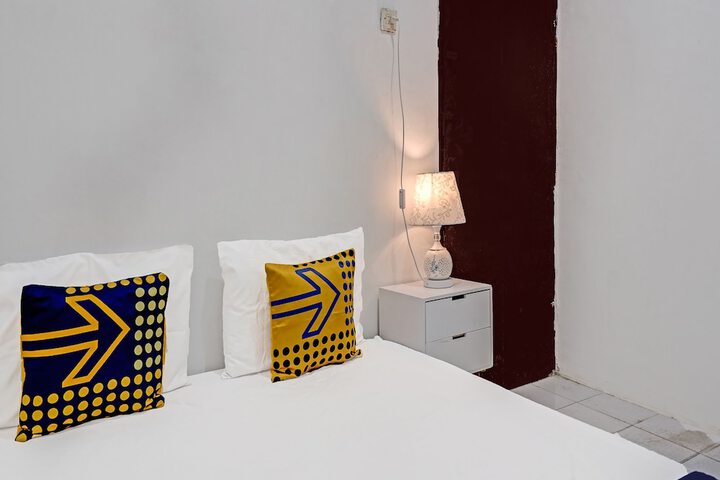 Room 13 of 33