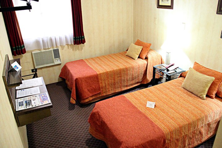 Room 12 of 37