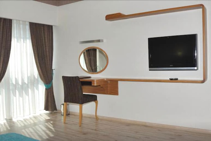 Room 6 of 15