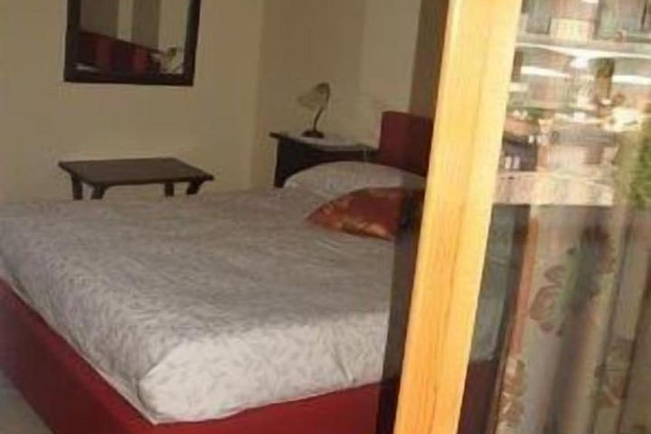 Room 8 of 34