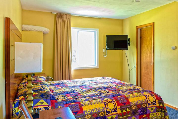 1 King Bed