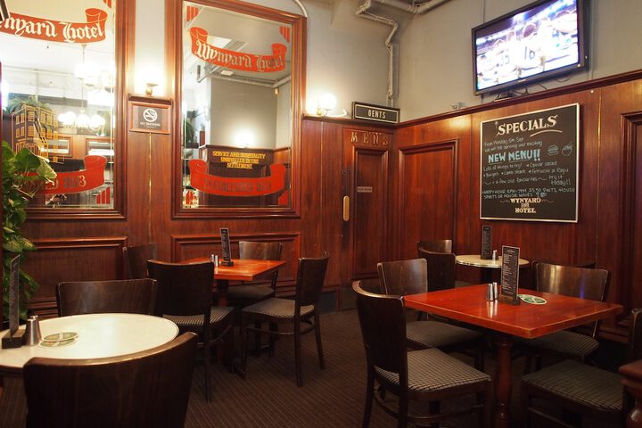 Lounge 11 of 17