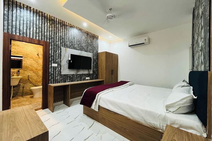 Room 16 of 31