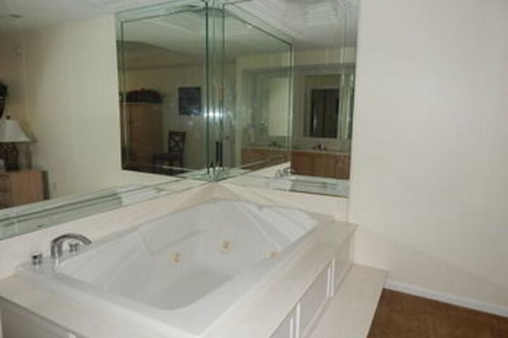 Room 35 of 139