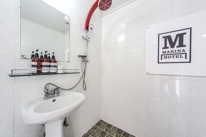 Room 13 of 33