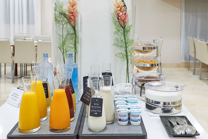 Breakfast/Coffee Service 22 of 34