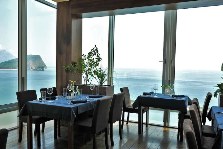 Dining 95 of 114