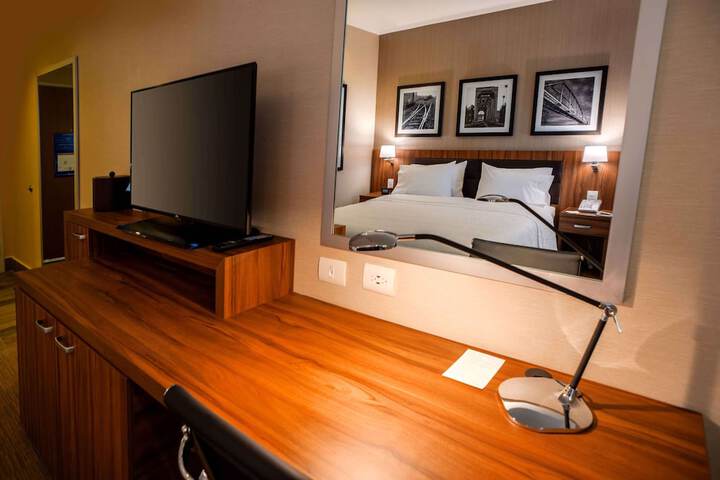 Room 17 of 39