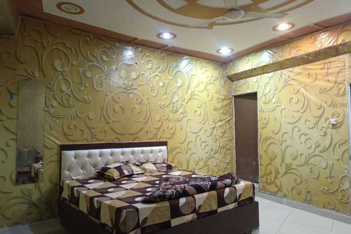 Room 8 of 13