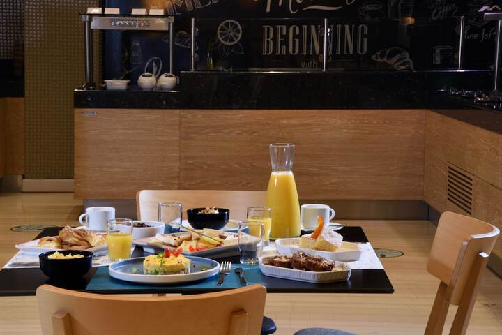 Breakfast/Coffee Service 61 of 105