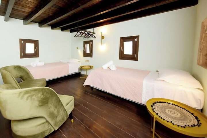 Room 15 of 60