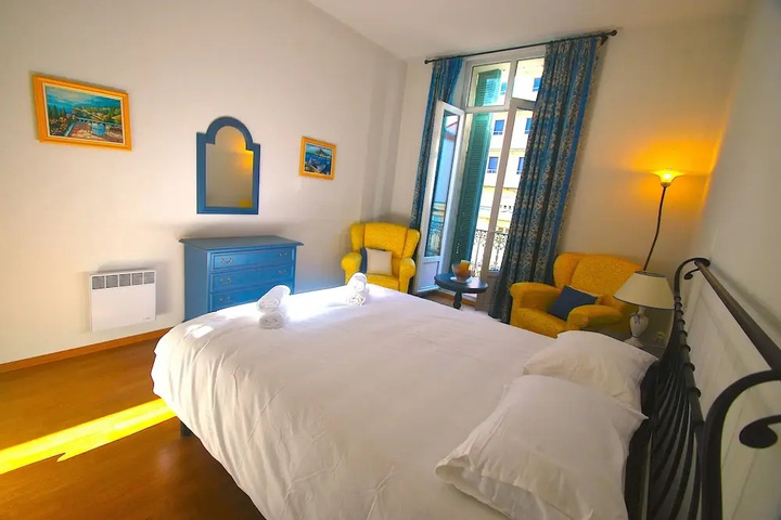 Room 3 of 12