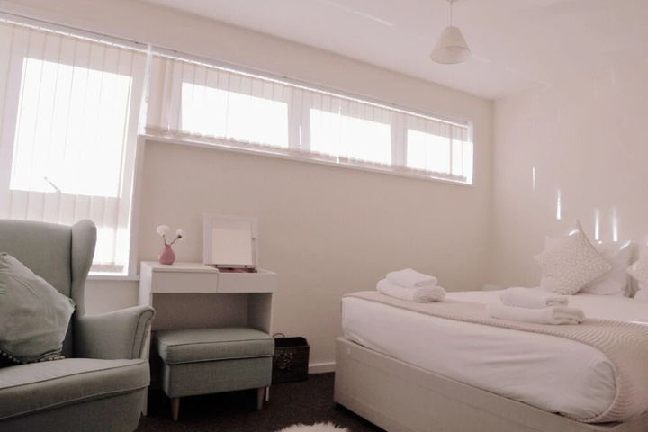 Room 3 of 9