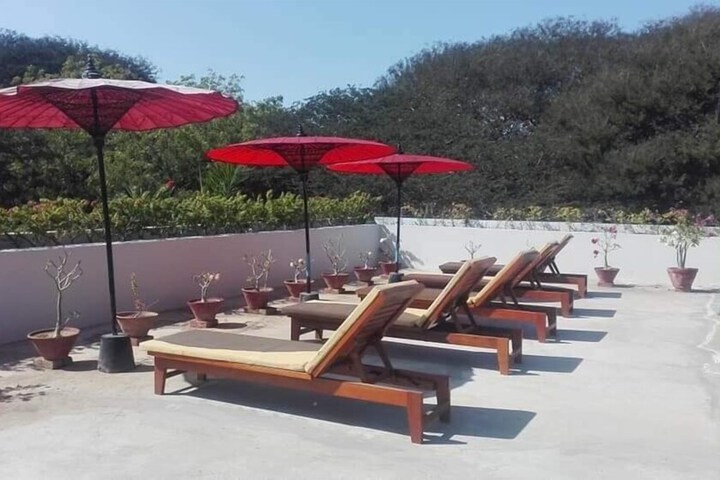 Sundeck 11 of 12