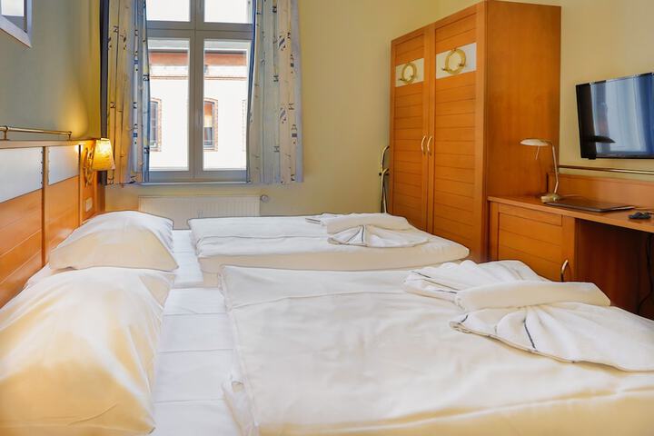 Room 8 of 37