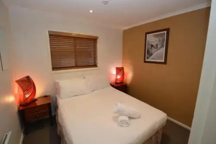 Room 6 of 11