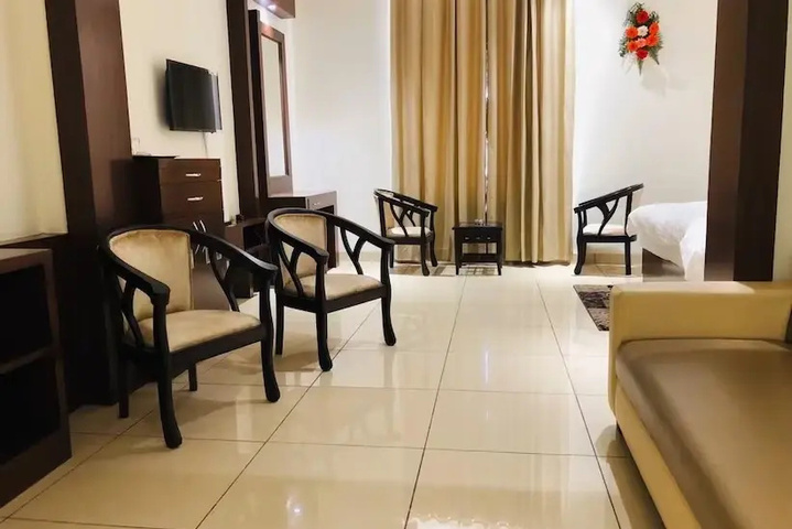 Room 7 of 10