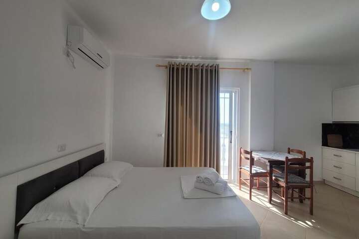 Room 13 of 115