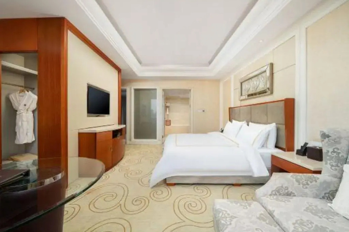 Room 4 of 14