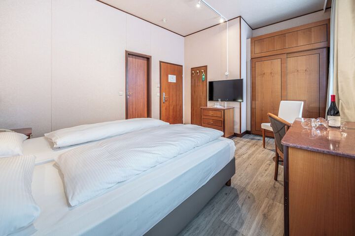 Room 42 of 104